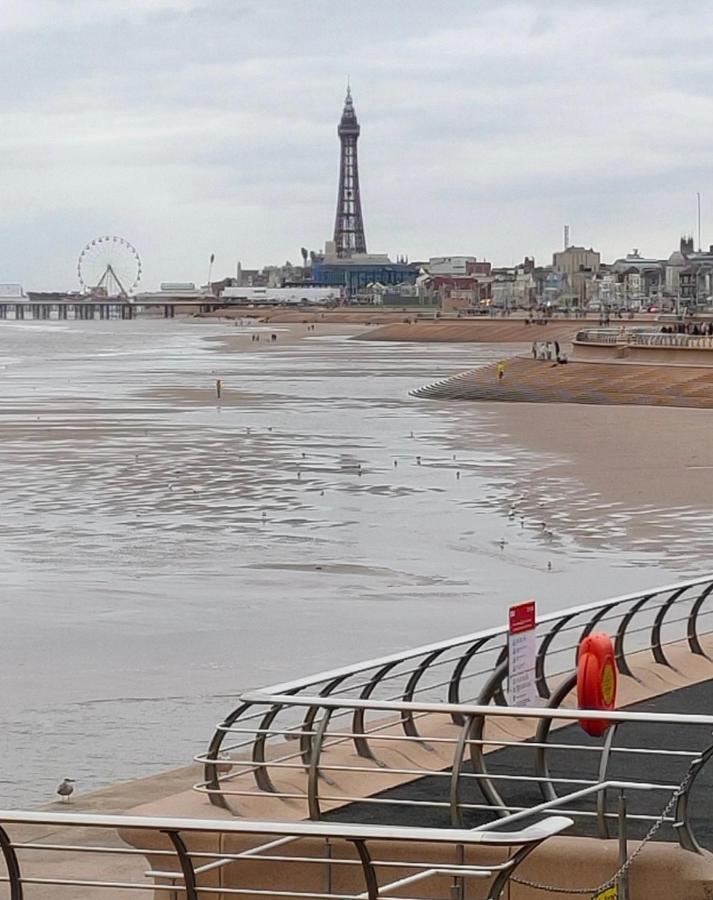 By The Seaside Blackpool Exterior foto
